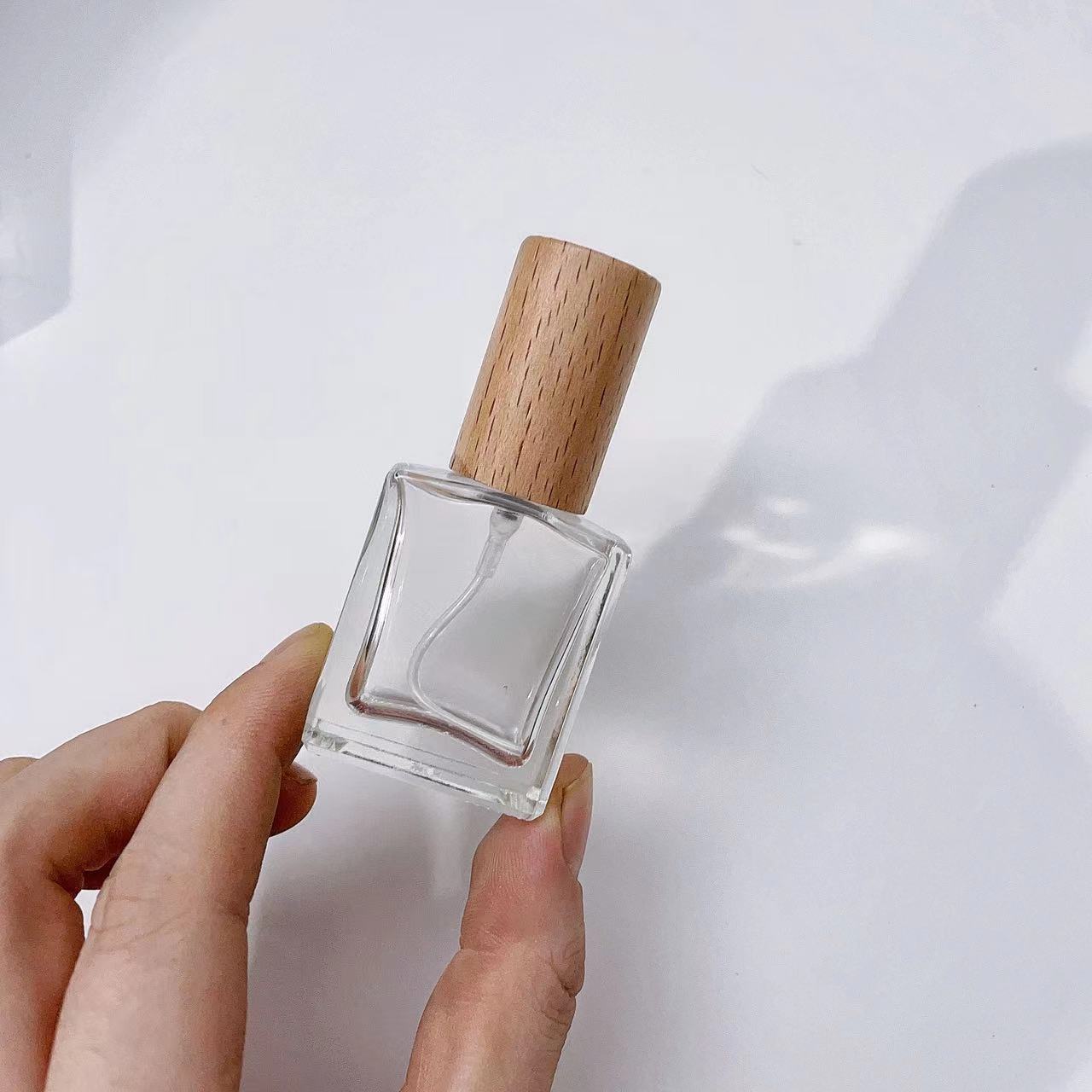 나무 뚜껑이 있는 투명한 두꺼운 유리 향수 스프레이 병 - Scent Eliminator Spray 리뷰 및 가격